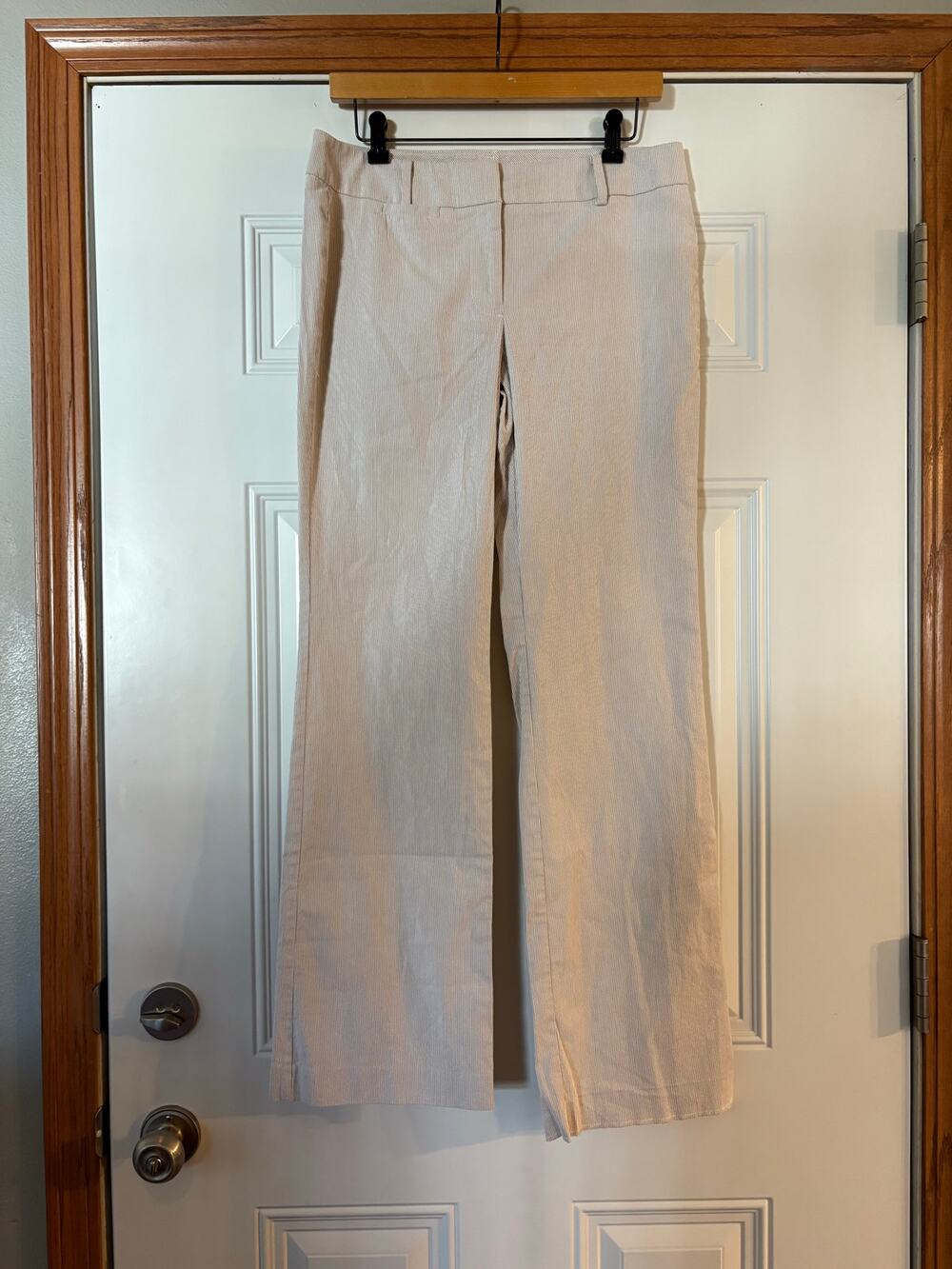 Ann Taylor – Signature line, size 6